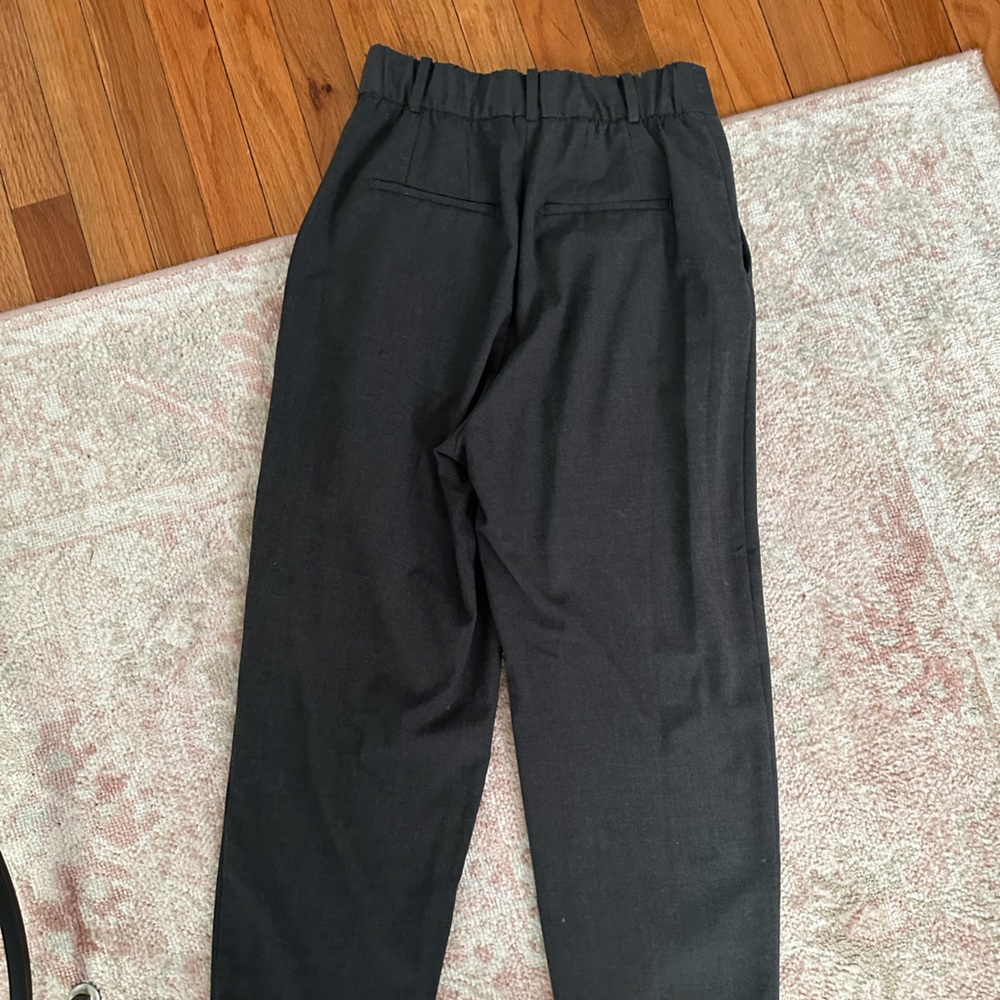 H&M Black High-Waist Pleated Trousers - Picture 3 of 3